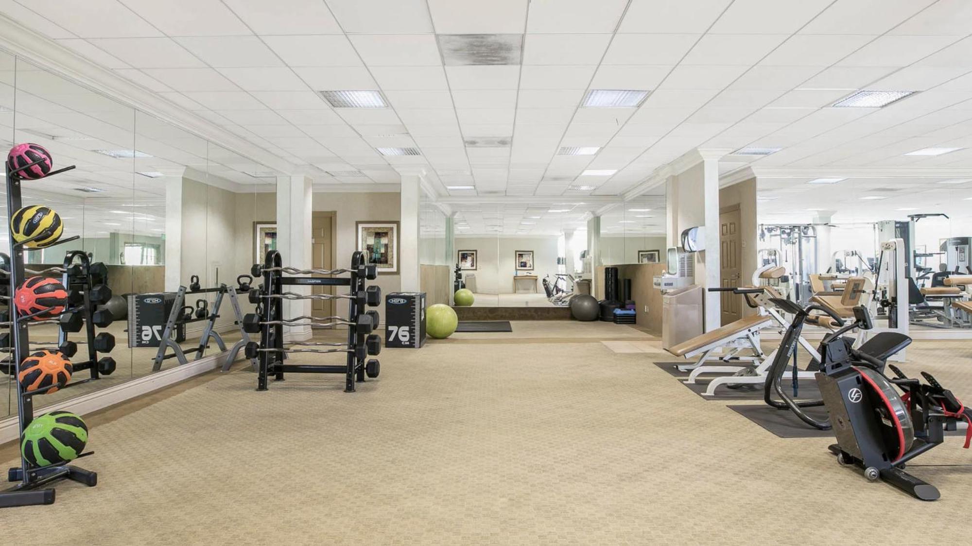 Stayelegant Exclusive In Mdr-venice With Gym & Hottub Appartement